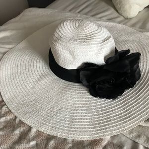 White floppy sun summer hat